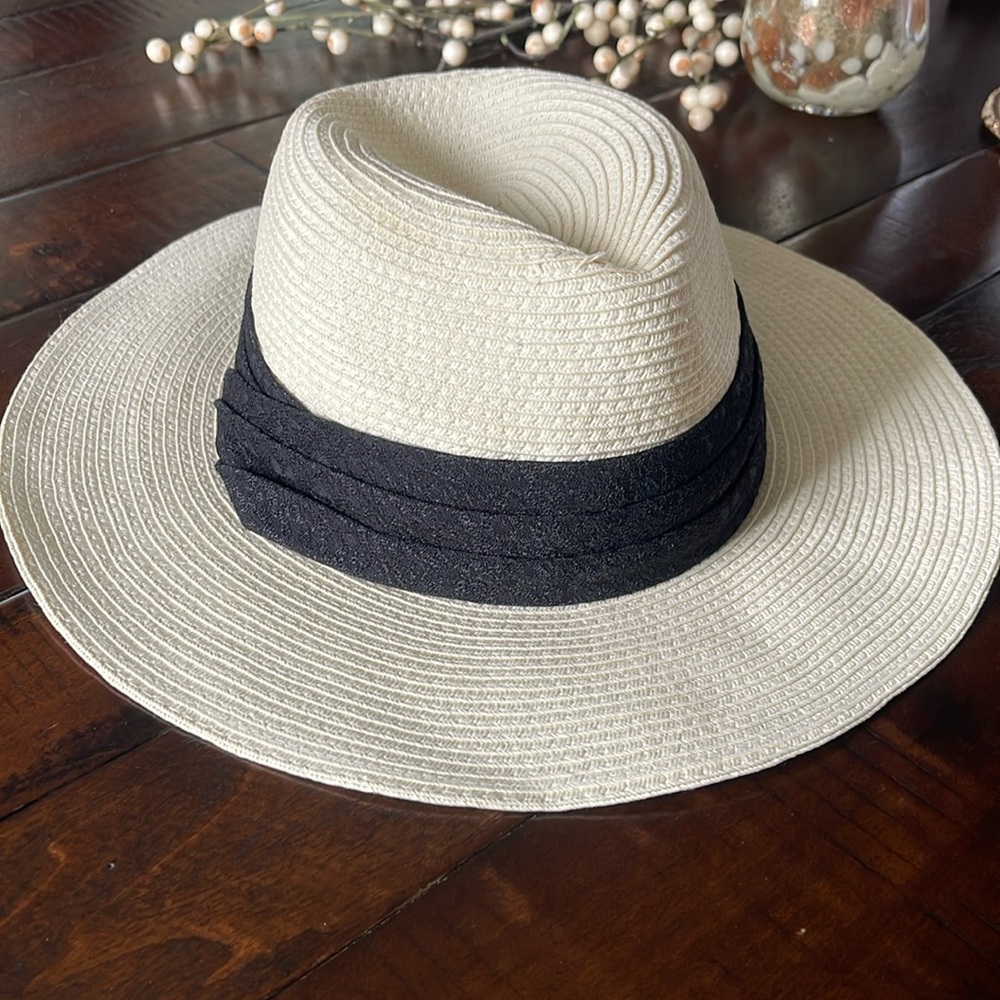 GENIE BY EUGENIA KIM BILLIE HAT